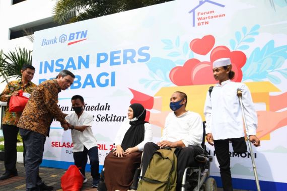 BTN Bersama Insan Pers Berbagi Ratusan Paket Sembako di Wilayah Jabodetabek - JPNN.COM