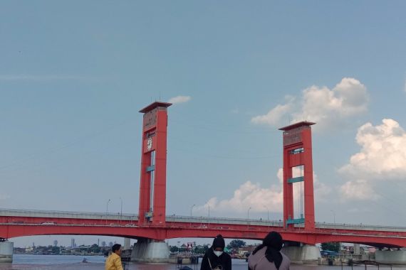 Jembatan Ampera Ditutup untuk Kenyamanan Salat Id - JPNN.COM