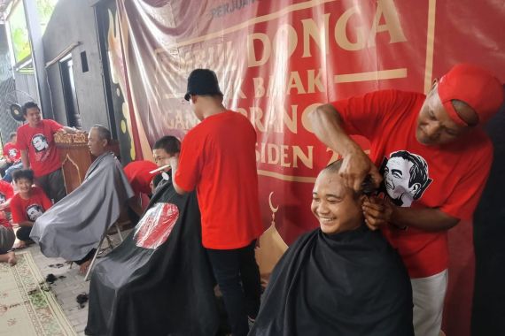 Bu Mega Capreskan Ganjar, Kader PDIP di Dapil Mbak Puan Cukur Gundul untuk Syukuran - JPNN.COM