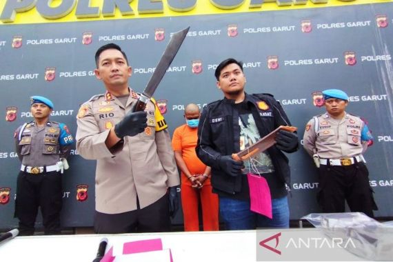 Acungkan Golok di Tengah Kemacetan, Sopir Elf di Garut Terancam Hukuman 10 Tahun Penjara - JPNN.COM