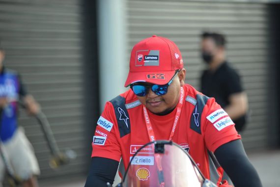 Keren, Selebgram Papa Blar Touring Keliling Indonesia Pakai Ducati - JPNN.COM