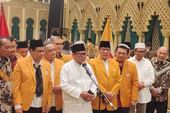 Ketum Hanura Tegaskan Dukung Ganjar Pranowo Capres 2024 - JPNN.COM