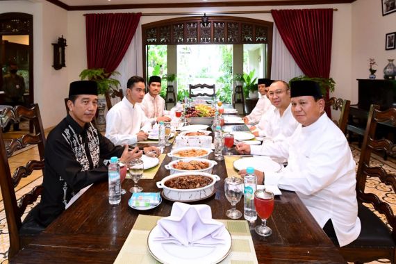 Prabowo Datangi Jokowi di Hari Pertama Lebaran, Lihat Ekspresinya - JPNN.COM