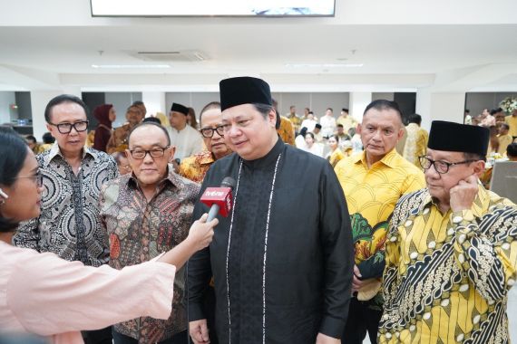 Airlangga Sebut Momen Halal Bihalal Menyatukan Seluruh Kader Partai Golkar - JPNN.COM