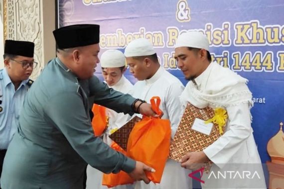 Dapat Remisi Lebaran, Lima Napi Lapas Gunung Sindur Bebas - JPNN.COM