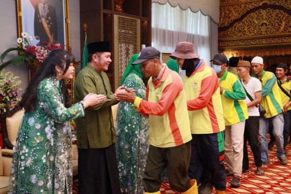 Gubernur Herman Deru Open House di Griya Agung, Lihat Siapa Saja yang Berkunjung - JPNN.COM