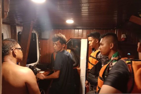Kapal Mati Mesin di Perairan Mentawai, 4 WNA dan 2 WNI Dievakuasi - JPNN.COM