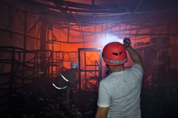 Kebakaran di Kampung Coklat Blitar, Ini Dugaan Penyebabnya - JPNN.COM