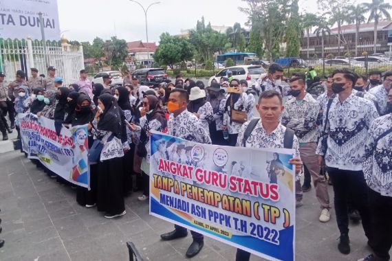 Guru Honorer Riau Turun ke Jalan Pertanyakan Penerimaan PPPK - JPNN.COM