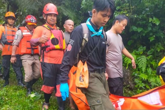 Tenggelam di Sungai Cibeureum, Pelajar SMP Ditemukan Sudah Meninggal Dunia - JPNN.COM