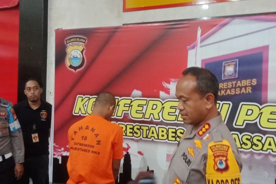 Dagang Senjata Rakitan, Pria Makassar Ini Mengaku Cuma Cari Duit Rokok - JPNN.COM