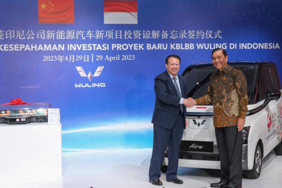Investasi Proyek Baru, Wuling Melokalisasi Baterai Mobil Listrik di Indonesia - JPNN.COM