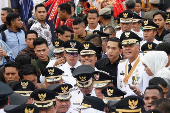 Hadiri Peringatan Hari Otda, Ganjar Dielu-elukan Warga Makassar - JPNN.COM