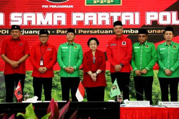 Saat Pertemuan dengan Elite PPP, Megawati Diajak Foto Bareng, Ada Ganjar - JPNN.COM