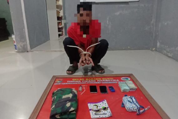 Seorang Pengedar Narkoba di Lombok Tengah Ditangkap, BB Jaket Loreng - JPNN.COM