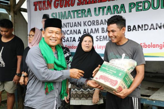 TGS Ganjar Sumut Salurkan Bantuan untuk Korban Banjir Sembahe Deli Serdang - JPNN.COM