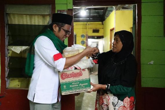 Usbat Ganjar Merespons Cepat Bencana Alam di Sembahe dengan Beri Bantuan - JPNN.COM