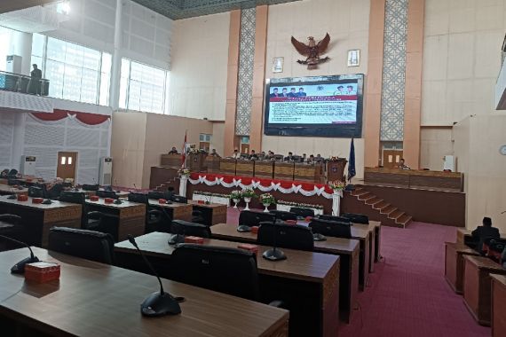 24 Anggota DPRD Lombok Tengah Absen Sidang, Ada yang Memalukan - JPNN.COM