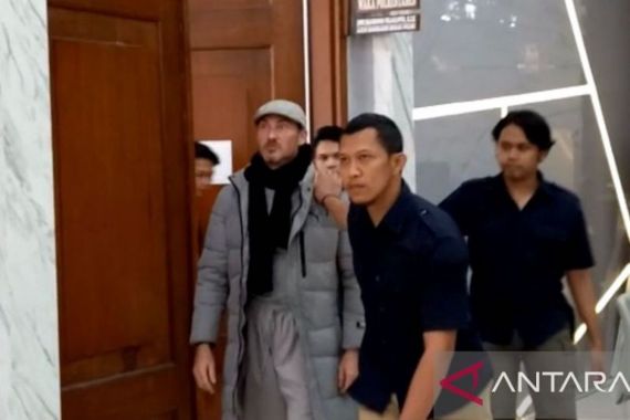 Polisi Setop Proses Hukum WN Australia yang Melecehkan Imam Masjid di Bandung - JPNN.COM