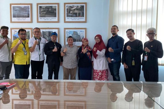 Sinergi Lintas Sektor, Sido Muncul Gelar Operasi Katarak di Bandung - JPNN.COM