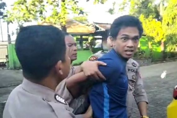 Tusuk Leher Sekuriti, Mantan Pemain PSM Makassar Ini Ditangkap Polisi - JPNN.COM