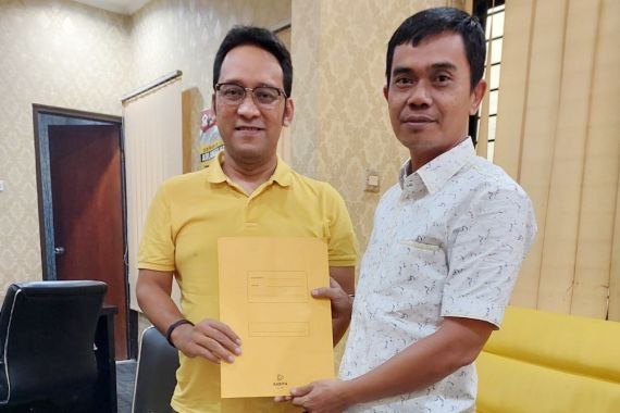 Bacaleg Partai Golkar Nurul Hakim Serahkan Berkas Pendaftaran - JPNN.COM
