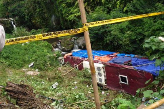 Belum Ada Tersangka Insiden Bus Masuk Sungai di Guci Tegal - JPNN.COM