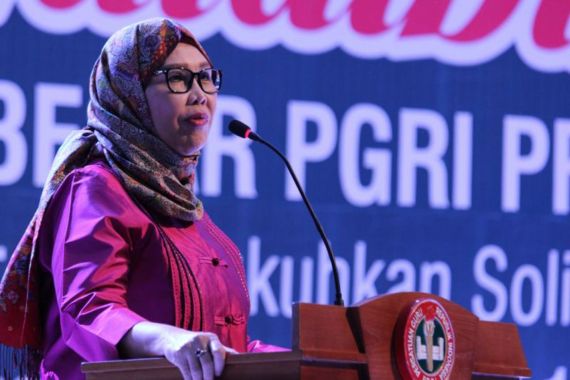 Prof Unifah Tegaskan PGRI Jaga Netralitas Meski Banyak Anggotanya Maju di Pemilu 2024 - JPNN.COM