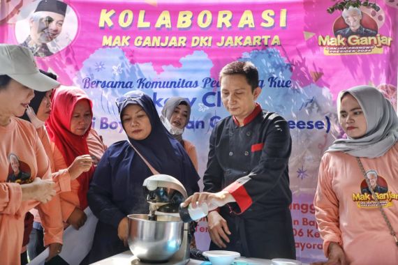 Mak Ganjar Gelar Pelatihan Membuat Roti Bareng Komunitas Pedagang Kue - JPNN.COM