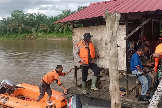 Cekcok dengan Suami, Riati Melompat ke Sungai Batang Lubuh Rohul, Ya Tuhan - JPNN.COM