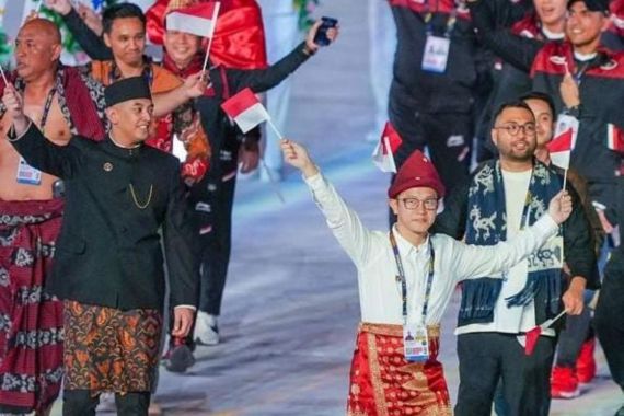 Herman Deru Bangga Baju Adat Sumsel Tampil di Pembukaan SEA Games 2023 - JPNN.COM
