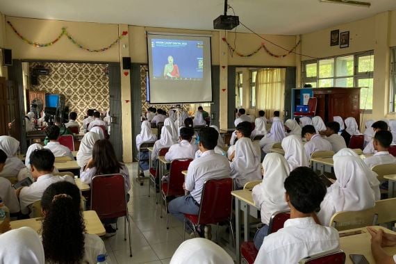 Siswa SMA di Bogor Diajak Disiplin Periksa Fakta dan Jaga Etika di Medsos - JPNN.COM