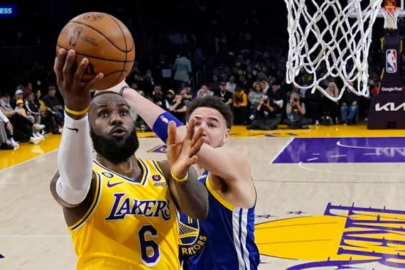 NBA Playoffs: Lakers Membuat Juara Bertahan di Ujung Tanduk - JPNN.COM