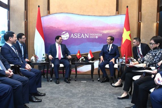 Presiden Jokowi dan PM Vietnam Bertemu di Labuan Bajo, Ini yang Dibahas - JPNN.COM