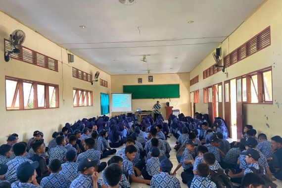 Siswa SD dan SMP di Barru Diajari Cara Beretika di Media Sosial - JPNN.COM
