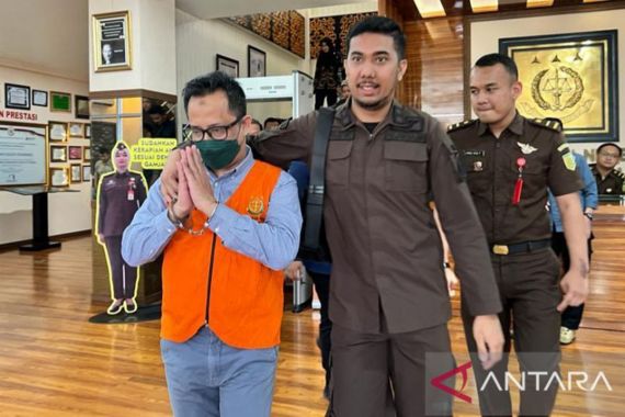 Ini Lho Mantan Pejabat UIN Suska Riau Tersangka Korupsi Jaringan Internet - JPNN.COM