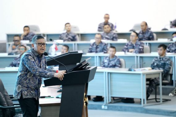 Di Depan Perwira TNI, Hasto Beber Sedikit Visi & Misi Geopolitik Ganjar Pranowo - JPNN.COM