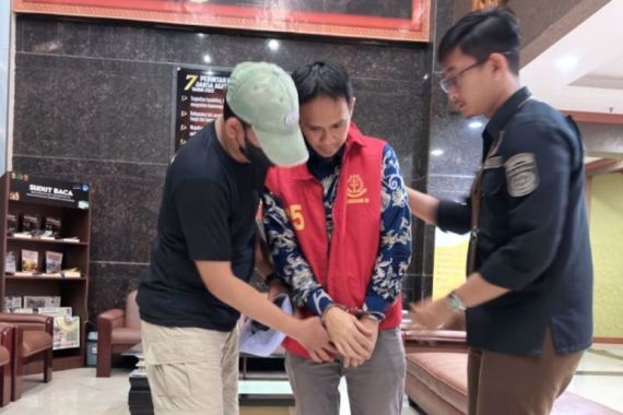 Tim Intelijen Bekuk Terpidana Kasus Penipuan Jemaah Haji dan Umrah, Tuh Tampangnya - JPNN.COM