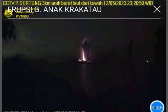Tengah Malam Gunung Anak Krakatau Erupsi, Pendaki hingga Nelayan Diminta Menjauh - JPNN.COM