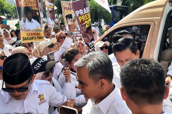 Prabowo Subianto Tidak Hadir Saat Pendaftaran Bacaleg Gerindra ke KPU RI - JPNN.COM