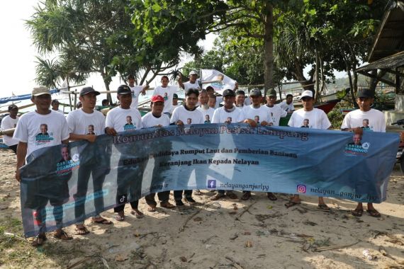 Merangkul Nelayan di Lampung, Sukarelawan Ganjar Beri Edukasi Budi Daya Rumput Laut - JPNN.COM