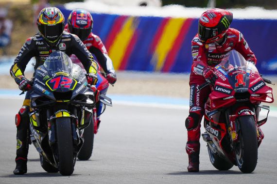 8 Pembalap jadi Korban MotoGP Prancis, Pecco Berkelahi dengan Vinales - JPNN.COM