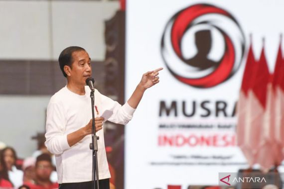 Jokowi Berkata Indonesia Butuh Pemimpin Berani, Ada yang Teriak Prabowo - JPNN.COM