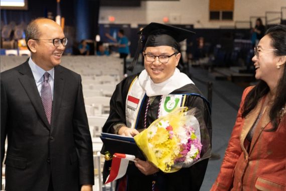 Hadir di Wisuda Universitas Gallaudet, Dubes Rosan Roeslani: Saya Bahagia - JPNN.COM