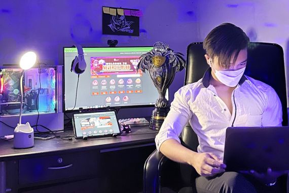 Dahulu Paling Ogah Main, Gamer Ini Hasilkan Ratusan Juta dari Gim Online - JPNN.COM