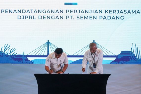 PT Semen Padang & KKP Berkolaborasi Mengatasi Sampah Laut Lewat Program Nabuang Sarok - JPNN.COM
