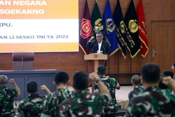 Di Sesko TNI, Hasto Beber Geopolitik Bung Karno soal Menjadikan Indonesia Disegani - JPNN.COM