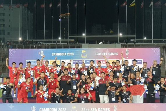 Timnas U-22 Indonesia Raih Emas SEA Games 2023, Menpora Dito Mengaku Terharu - JPNN.COM