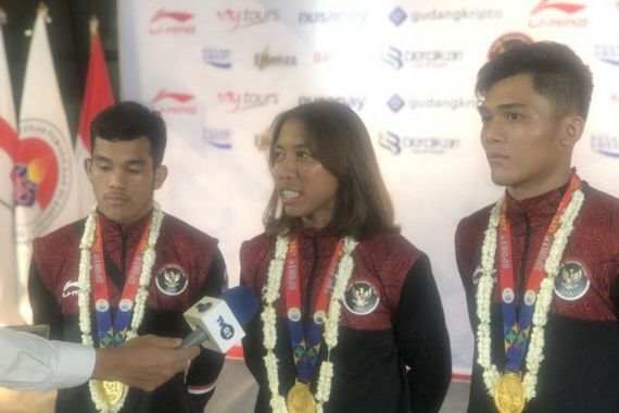 Masih Batuk Darah, Abdul Aziz Meraih Medali Emas SEA Games 2023 - JPNN.COM