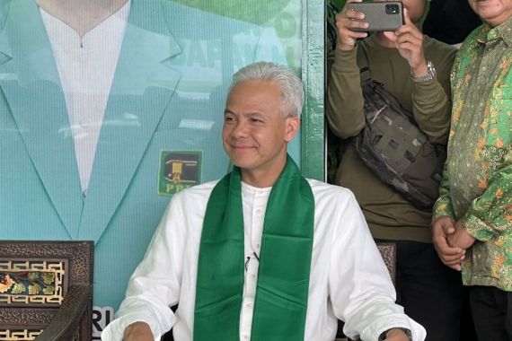 Mampir ke Kantor PPP Sulut, Ganjar Pranowo Ungkap Pesan Bu Mega - JPNN.COM